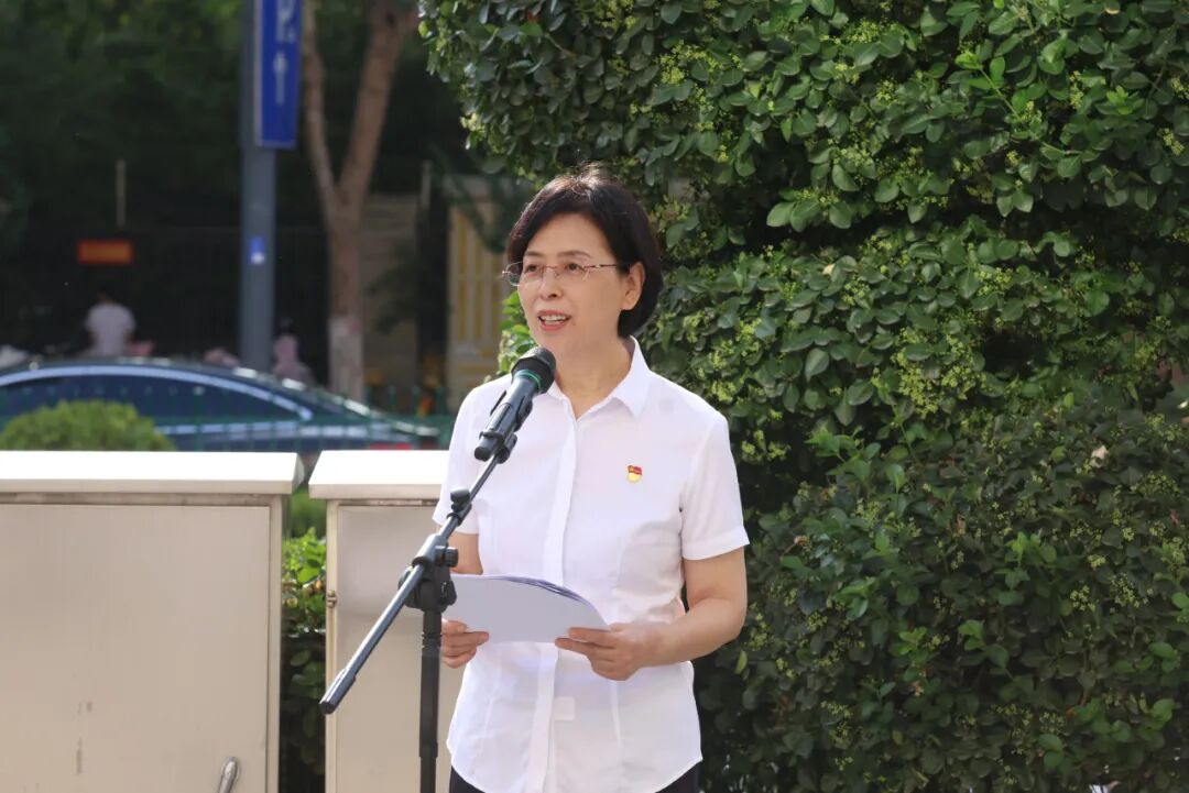 红心向党 白衣执甲|郑州市中心医院举行庆祝中国共产党成立 105 周年升旗仪式暨表彰大会