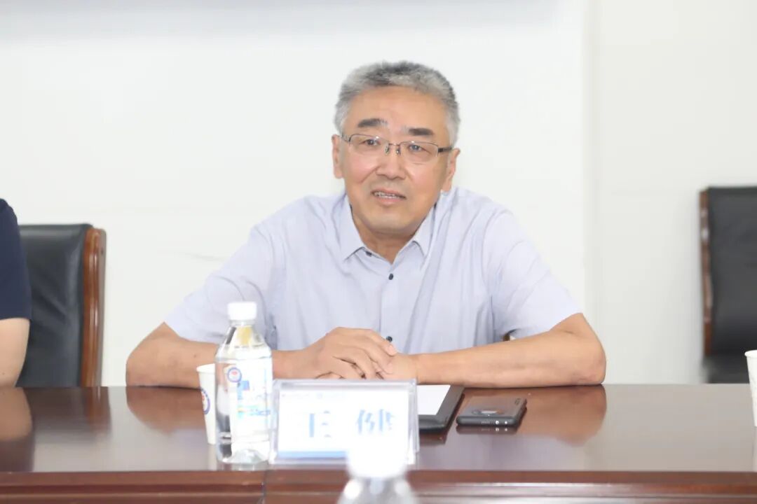 绵阳市中心医院聘任中华医学会副会长王健为高质量发展智库专家