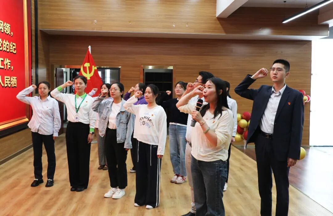 红心向党 医心为民——西藏阜康医院党委召开庆祝中国共产党成立 105 周年暨「七一」表彰大会