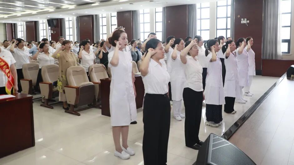 湖北省第三人民医院召开庆祝中国共产党成立 105 周年暨「两优一先」表彰大会
