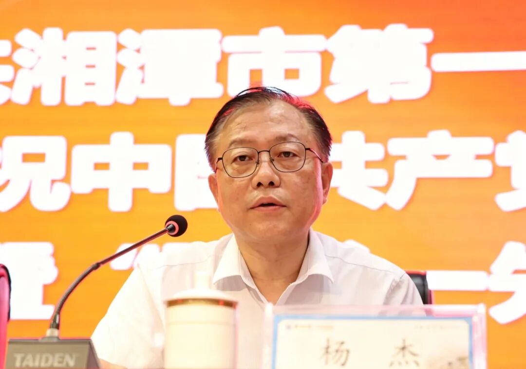 致敬榜样力量 书香涵养初心——我院召开庆祝中国共产党成立 105 周年暨「两优一先」表彰大会、「书香一医」读书分享会