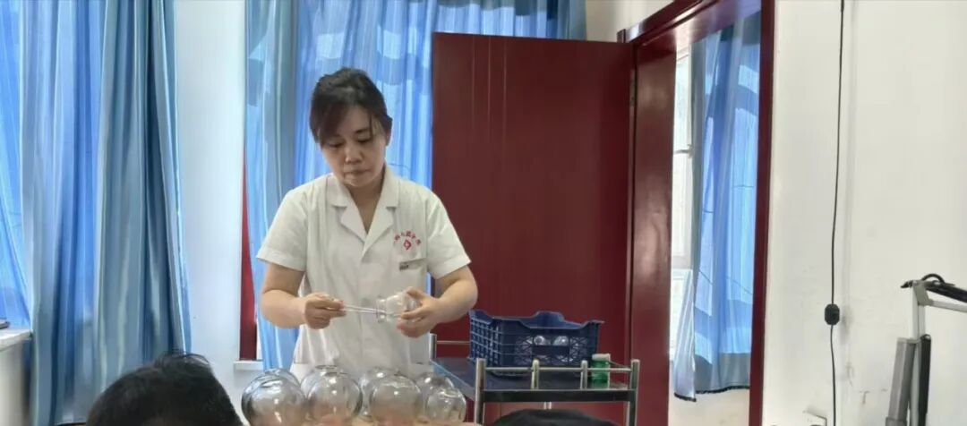 【人文叙事】「小娜,时间长了看不见你,心里就特别想你」——记一四七团医院中医科周琳娜的人文医疗故事