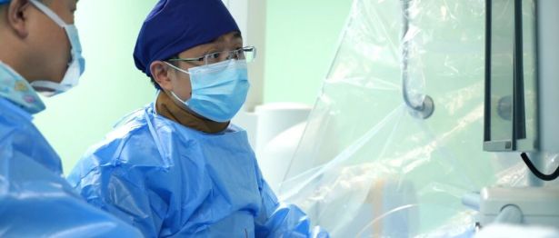 填补区域技术空白｜长春国文医院神经介入科完成首例颅内复杂多发动脉瘤血流导向密网支架植入术