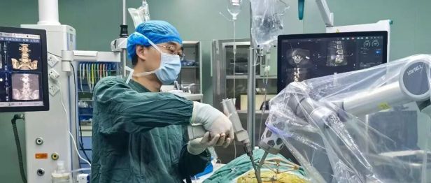 骨科机器人「上岗」！淮安市一院精准微创，攻克两大复杂骨科难题