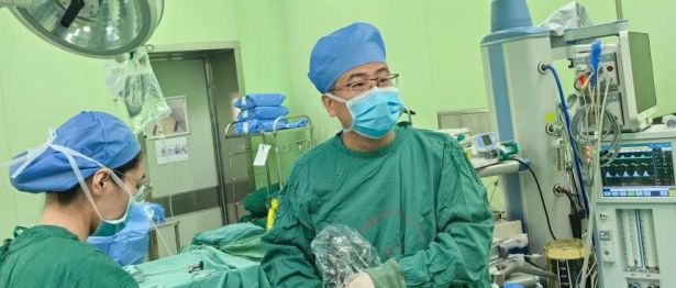 与肿瘤缠斗18年四次复发深陷困境！一场颅底 “拆弹” 手术，让患者重获新生