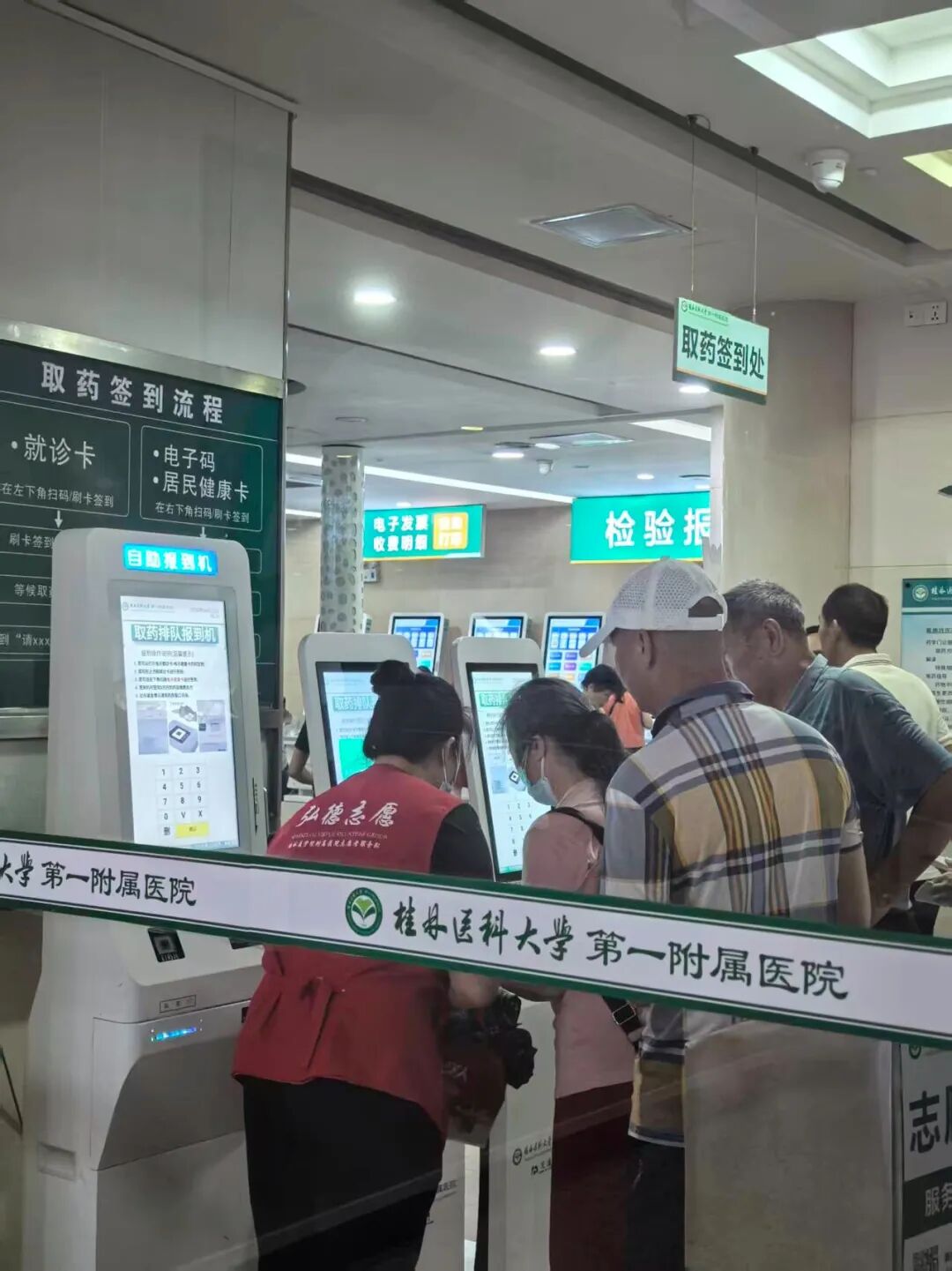 医务社工驻一线，贴心服务暖民心 | 桂医大一附院工作日志愿服务纪实