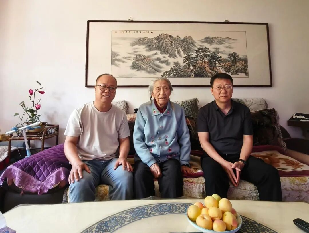 包头市肿瘤医院「七一」前夕走访慰问离休干部