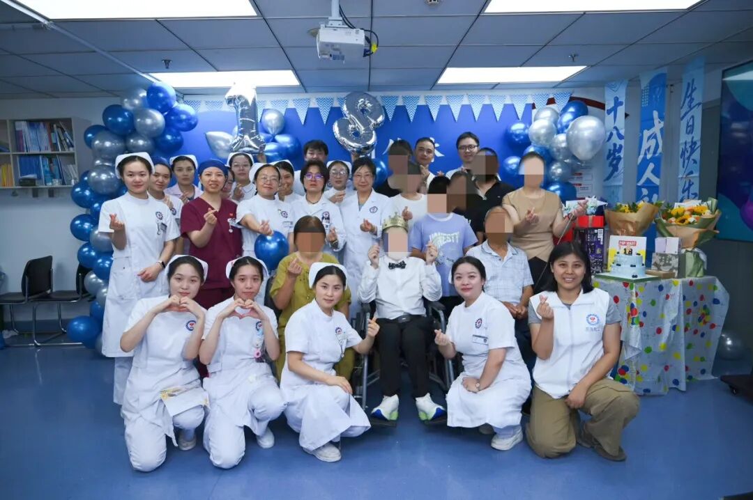 当烛光亮起时，病痛暂时退场