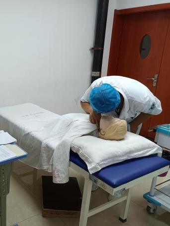 以考促练，以练促学 | 河科大二附院开展心肺复苏、电除颤急救技能考核