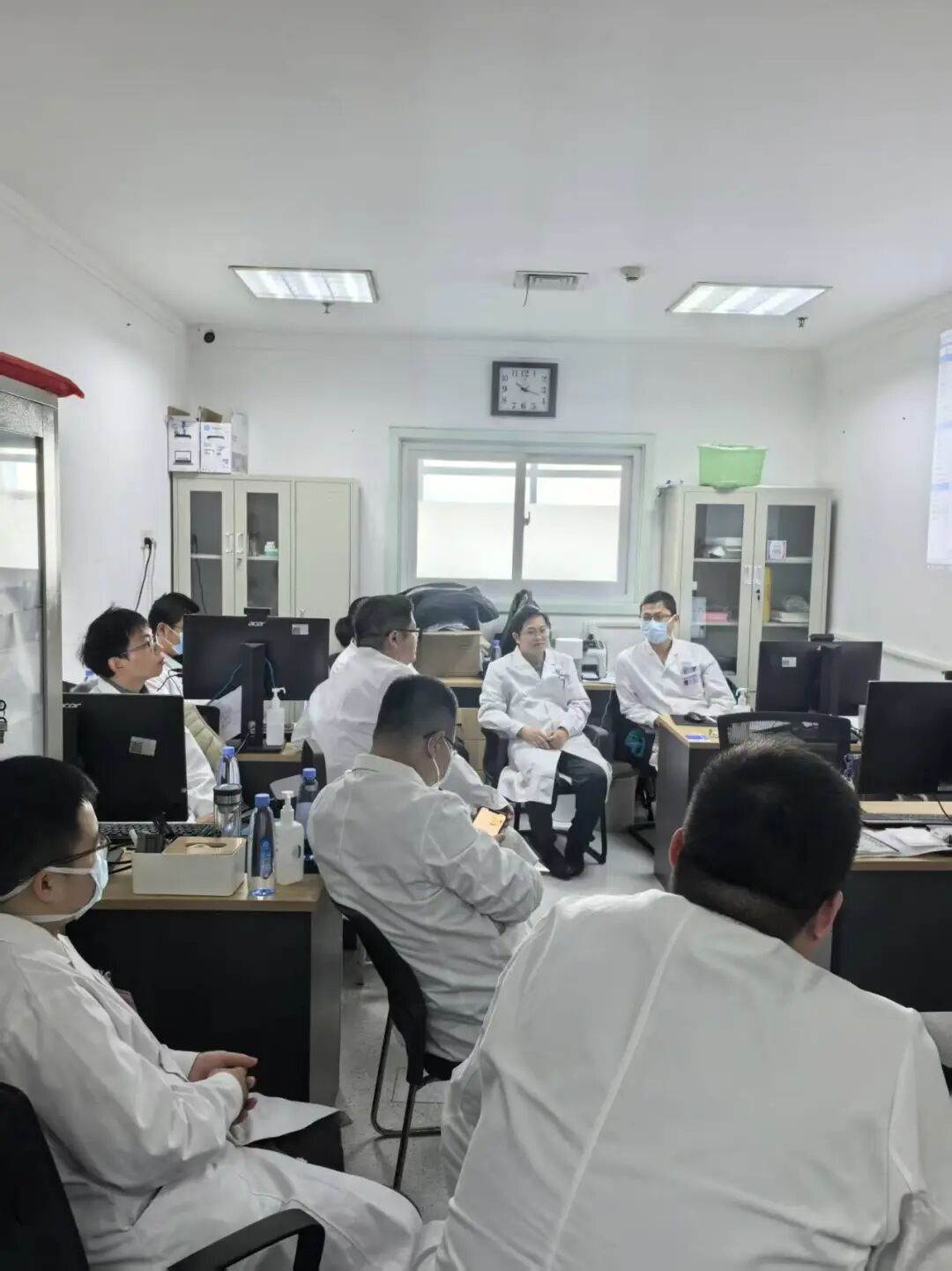 暖医情·便民行丨守护每一双脚,托起每一步路