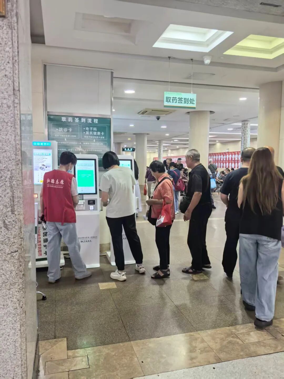 医务社工驻一线，贴心服务暖民心 | 桂医大一附院工作日志愿服务纪实