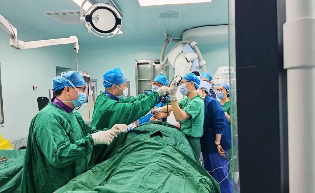 国家级肿瘤微创治疗新技术落地石河子：高端医疗装备推广应用项目“康博刀®肿瘤冷热消融治疗设备推广应用研讨会”在石河子市人民医院举办