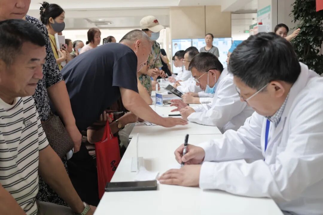 国家级肿瘤微创治疗新技术落地石河子：高端医疗装备推广应用项目“康博刀®肿瘤冷热消融治疗设备推广应用研讨会”在石河子市人民医院举办