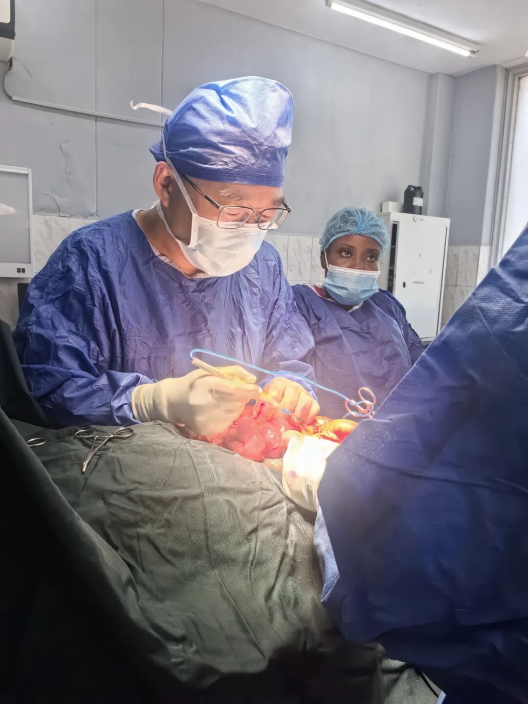 跨越万里践初心 仁术援非载誉归——河科大二附院两名援赞医疗队员圆满完成任务凯旋