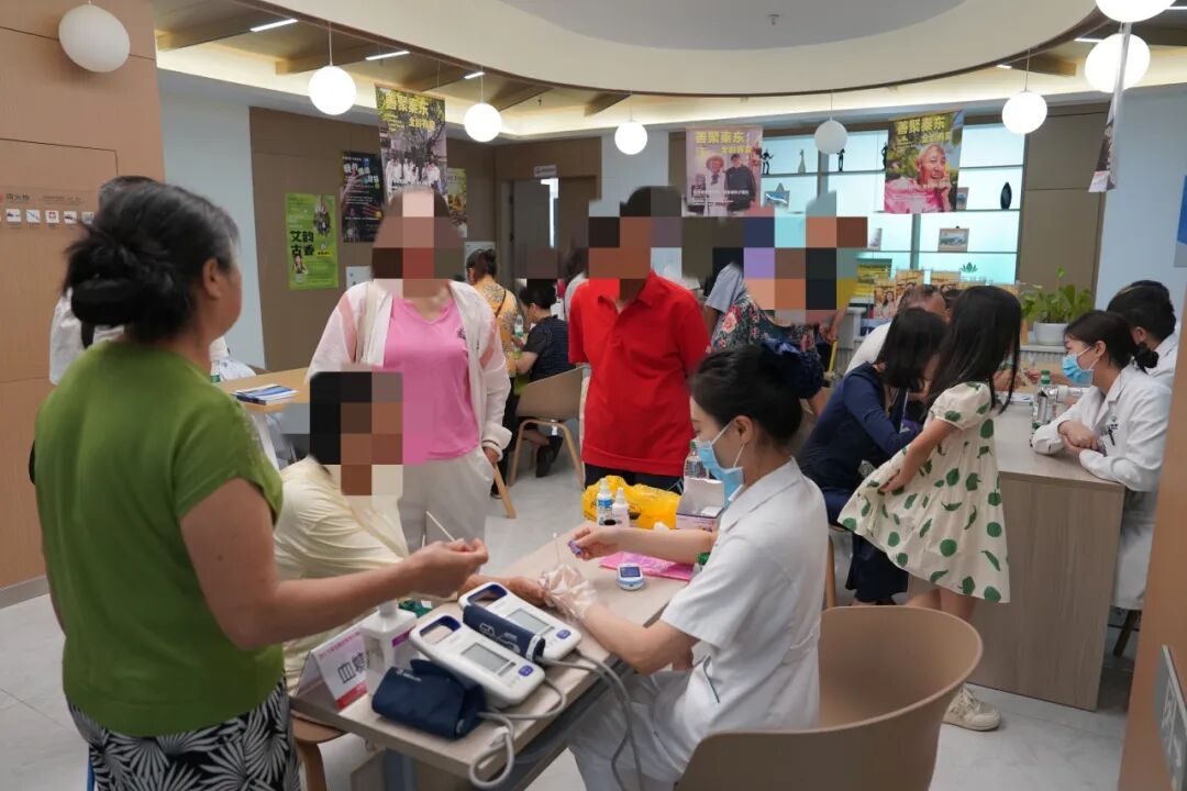 用乡音暖乡情 四川泰康医院西北专家志愿服务先锋队落户秦东社区