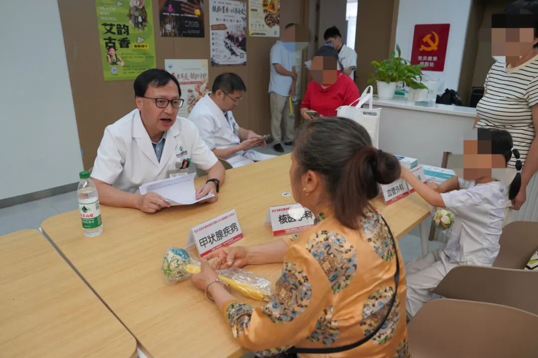 用乡音暖乡情 四川泰康医院西北专家志愿服务先锋队落户秦东社区
