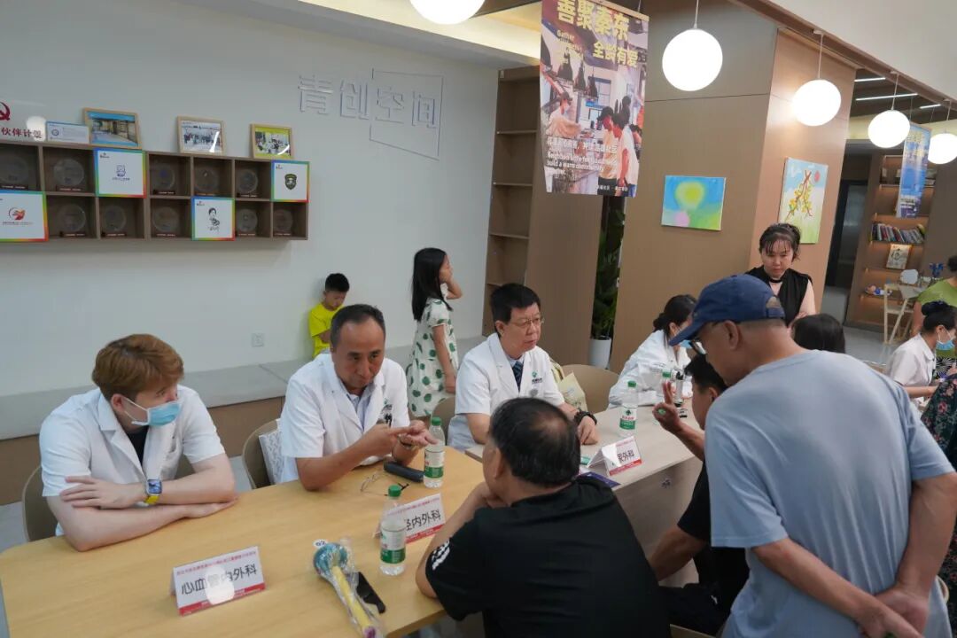 用乡音暖乡情 四川泰康医院西北专家志愿服务先锋队落户秦东社区