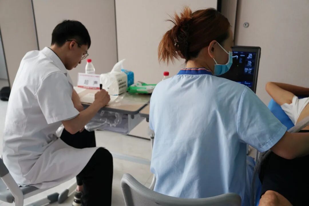 用乡音暖乡情 四川泰康医院西北专家志愿服务先锋队落户秦东社区