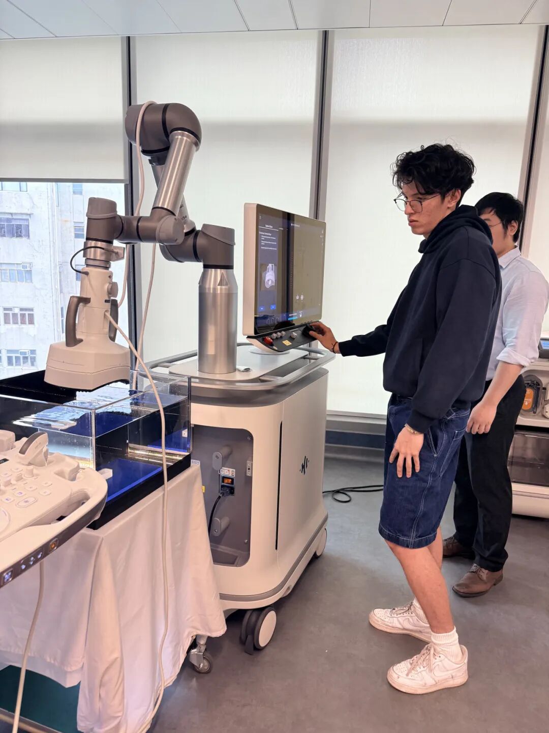 8天，沪港双城，他们把“医学梦想”变成真实体验