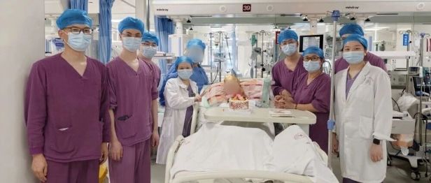 重症病房里的生日歌：高位截瘫老人在天佑医院迎来“重生”后的第一个生日