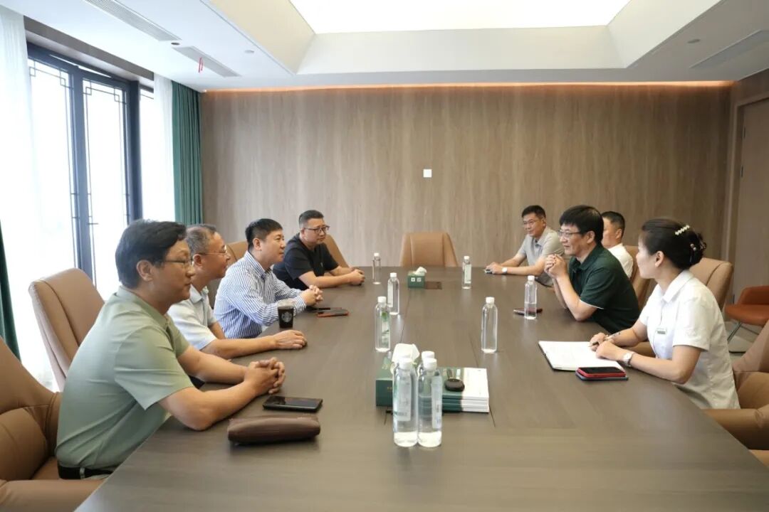 特别关注 | 洪海筏教授莅临黄山华泽医院开展儿童胸廓畸形公益义诊