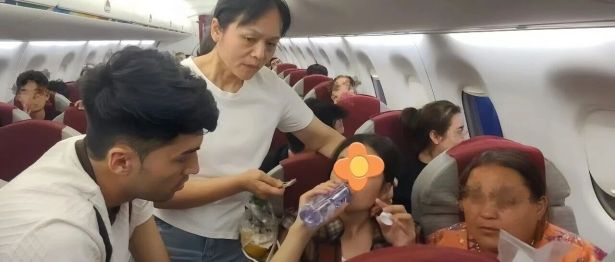 【给力】刚下援建“战场”，又上万米“急救台”，师市总医院142团分院沈晓锟护士返程航班上暖心施救乘客