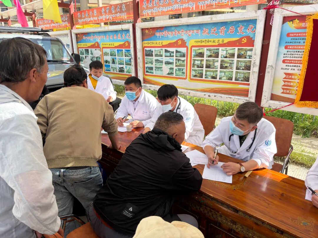 暖心义诊进社区 三甲医疗服务惠及易地搬迁群众