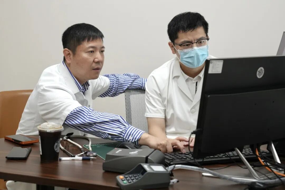 特别关注 | 洪海筏教授莅临黄山华泽医院开展儿童胸廓畸形公益义诊