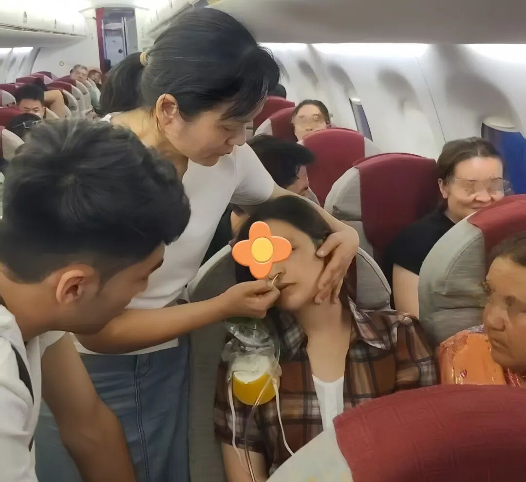 【给力】刚下援建“战场”,又上万米“急救台”,师市总医院142团分院沈晓锟护士返程航班上暖心施救乘客