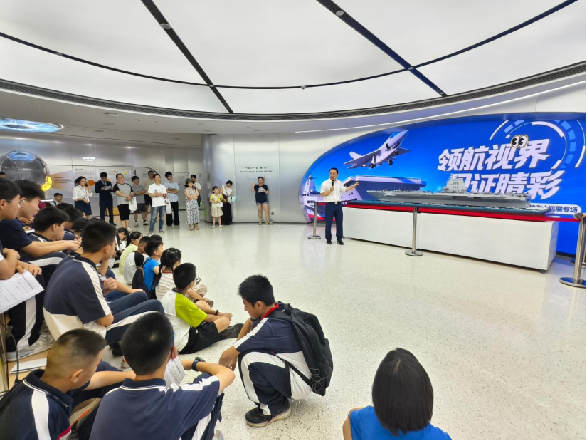 爱尔眼科获授“中国航母文化品牌合作伙伴”
