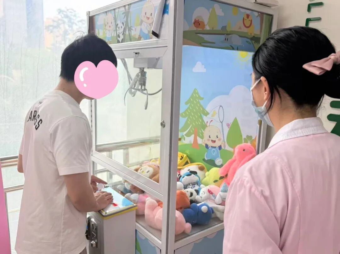 深圳市妇幼保健院福强院区门诊开展准爸爸糖水挑战体验暨糖耐量试验宣教活动