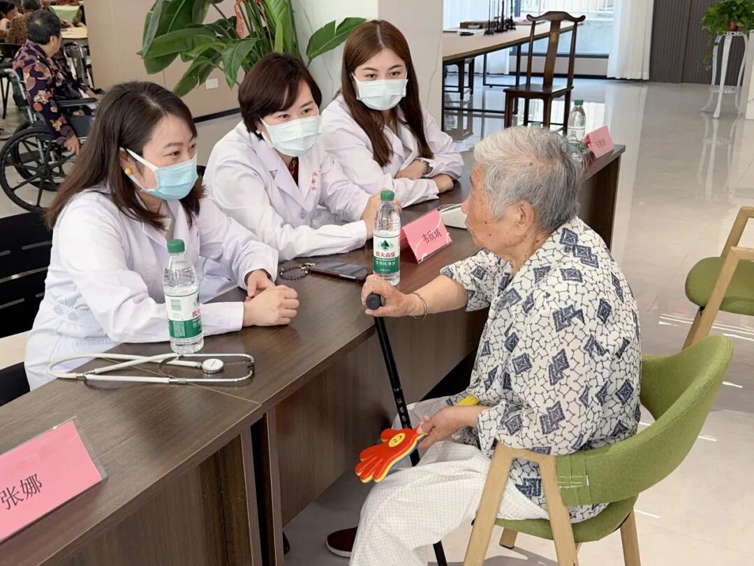 淮安市一院心胸外科走进泰禾康养中心开展老年专项义诊活动