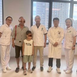 茶色尿液暗藏致命危机！幼童肌酶飙升 600 倍合并肾衰竭