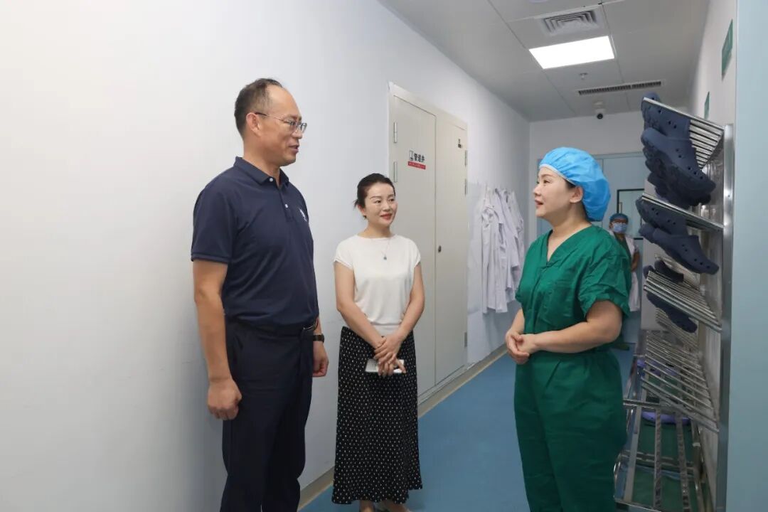 【医院动态】医院开展“夏送清凉”慰问活动,为职工和患者送去解暑关怀