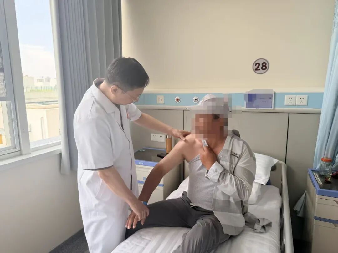 丨南院区丨肩袖重度撕裂 + 高危基础病,照样能微创!——西安市中医医院南院区成功开展高难度肩关节镜手术