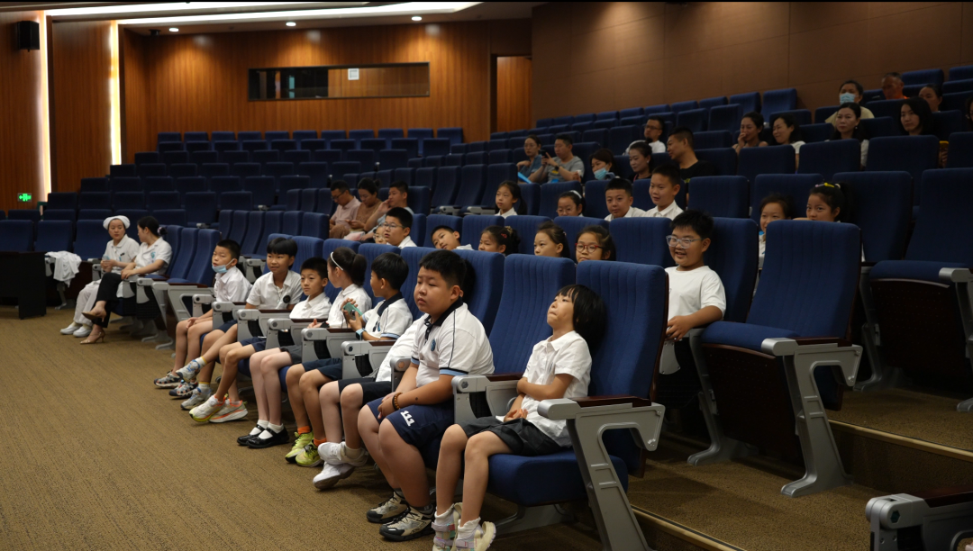 医校携手护成长|长春博硕学校学生走进长春国文医院,沉浸式解锁「生命必修课」
