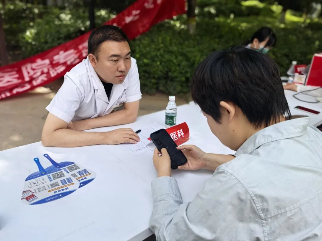 【社区义诊】燕达医院多科室专家走进林荫大道小区开展公益义诊