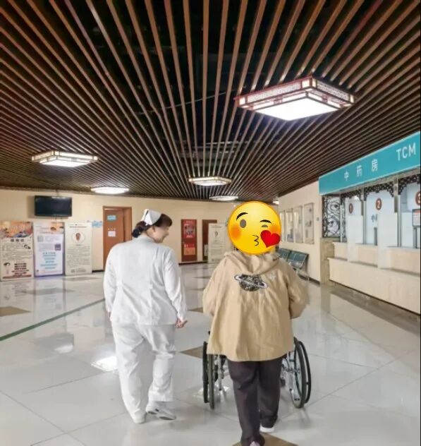 【燕医故事】“艾灸的火是热的，我们的手是暖的，心也是热的” 燕达医院中医科护士：以温柔初心，守医患温情
