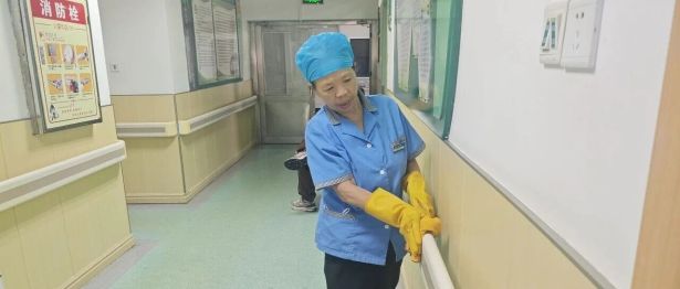 赞！保洁员廖秋凤拾金不昧，“这可能是病人的救命钱”