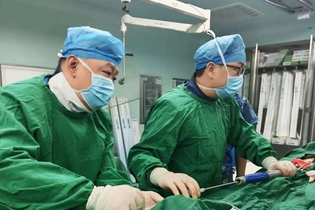 【医疗技术】攻坚克难妙除病症——我院介入血管科连续完成多例胸主动脉夹层、复杂型腹主动脉瘤高难度腔内手术