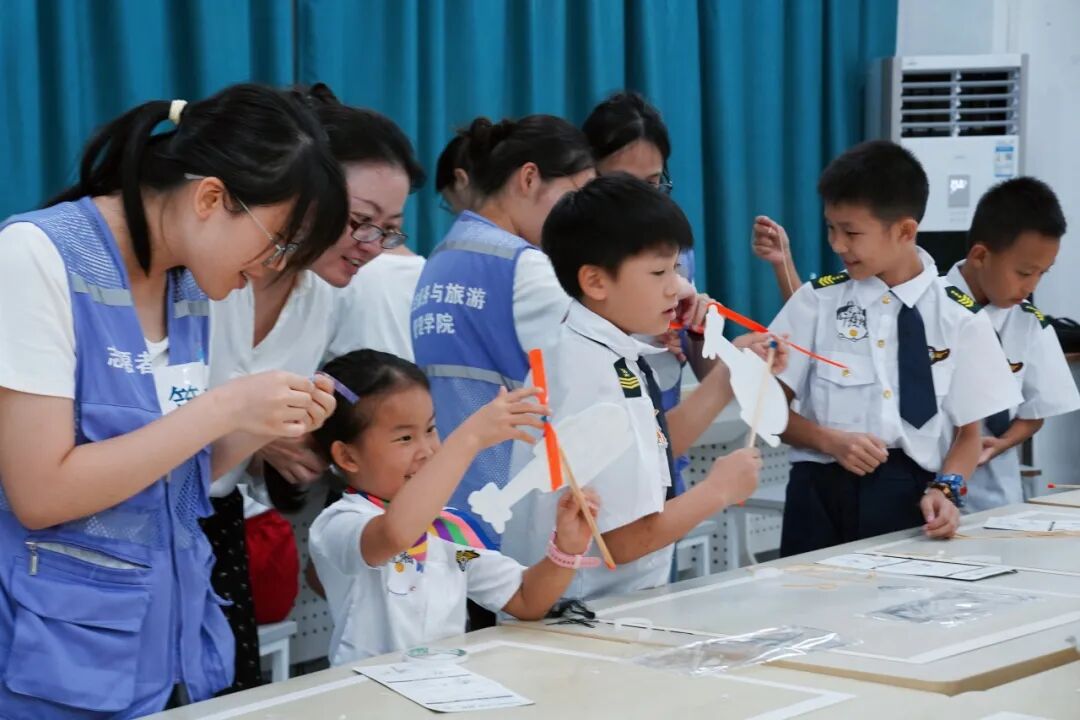 翱翔童心，筑梦蓝天 | 二附院开展小春芽“小小飞行家”研学营