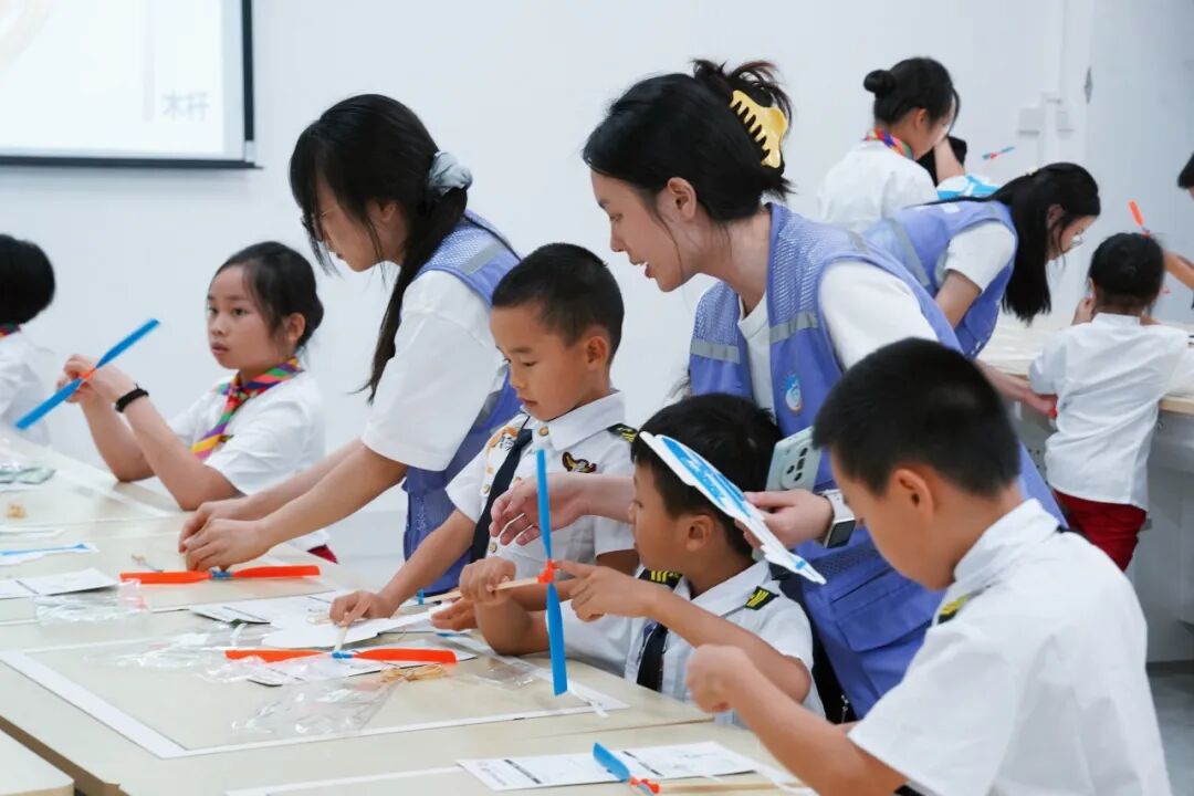 翱翔童心，筑梦蓝天 | 二附院开展小春芽“小小飞行家”研学营