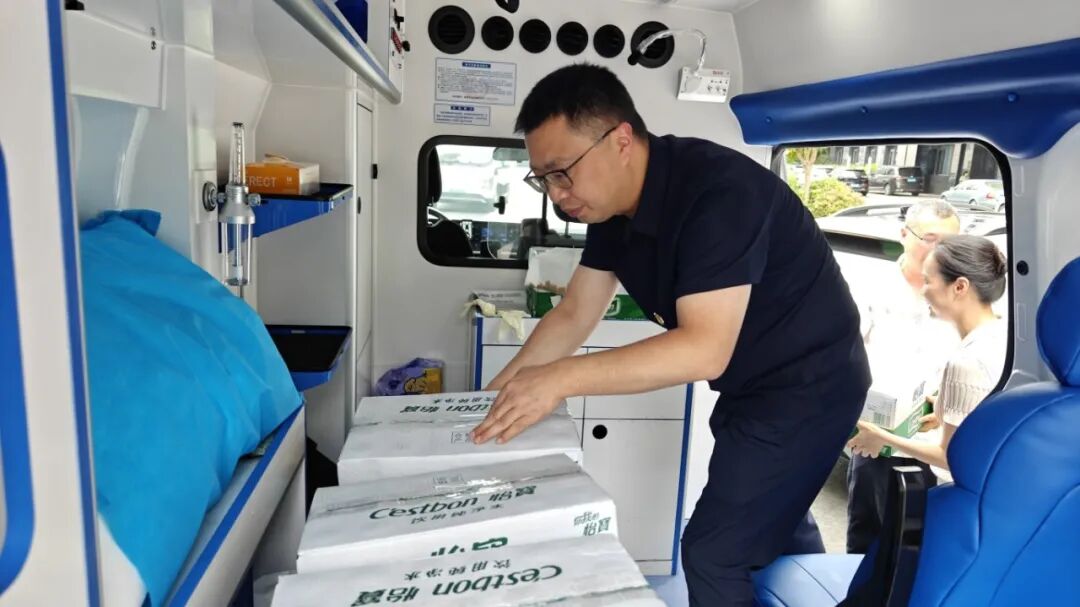 盛夏送凉，初心不忘 —— 四川蓝生脑科医院党支部、工会开展夏季“送清凉”系列活动