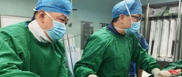 【医疗技术】攻坚克难妙除病症——我院介入血管科连续完成多例胸主动脉夹层、复杂型腹主动脉瘤高难度腔内手术