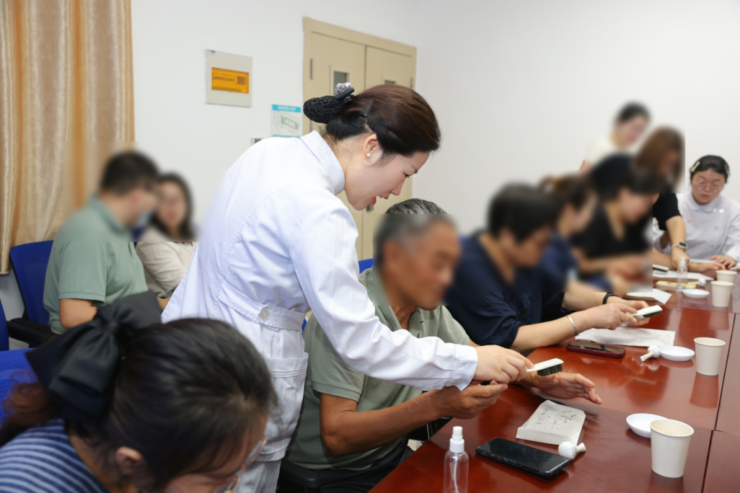 纸墨千秋传文脉——淮安市博物馆非遗体验走进淮安市一院