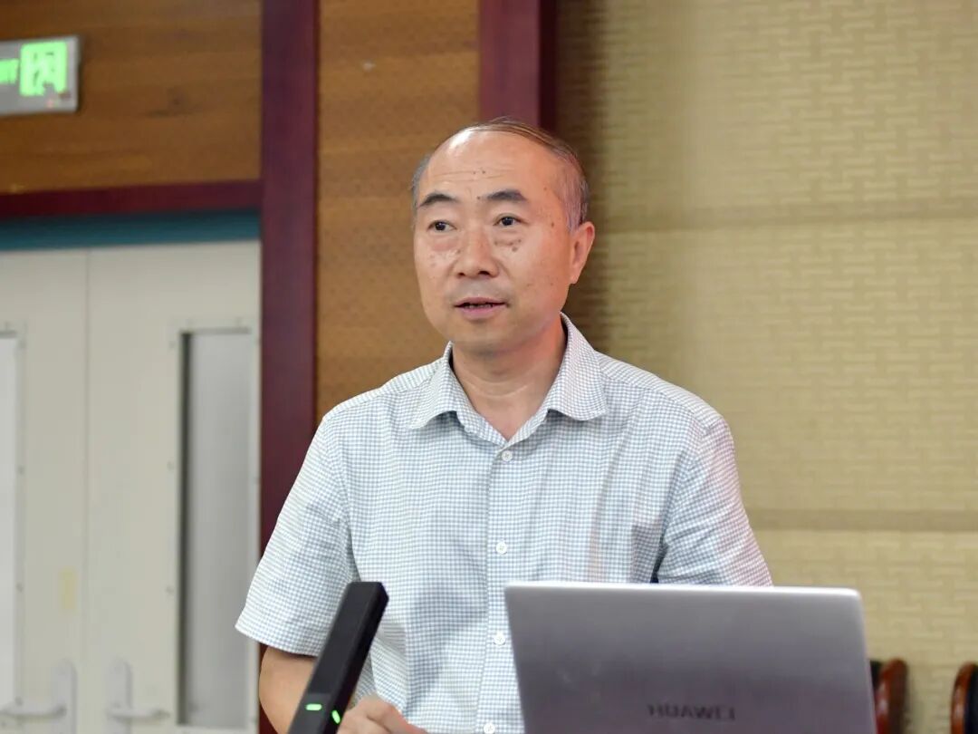 我院召开中层干部专题培训会
