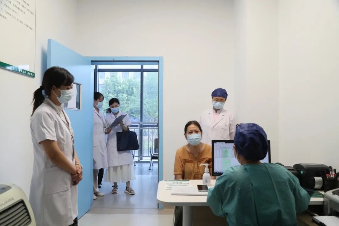 以练筑防 以训备战—— 荆门市中心医院开展发热伴血小板减少综合征(SFTS)全流程应急处置演练
