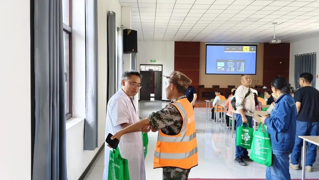 千里援疆践初心 中医宣教护安康——我院援疆专家进企业开展专题健康科普活动