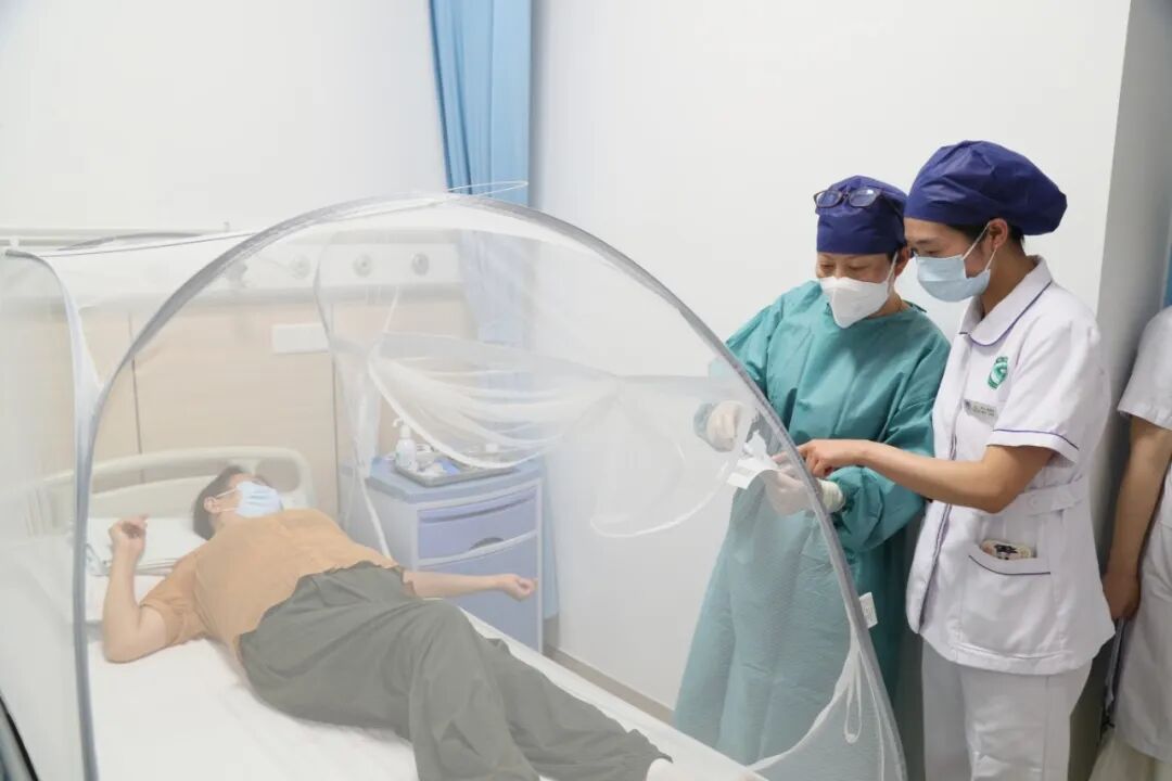 以练筑防 以训备战—— 荆门市中心医院开展发热伴血小板减少综合征(SFTS)全流程应急处置演练