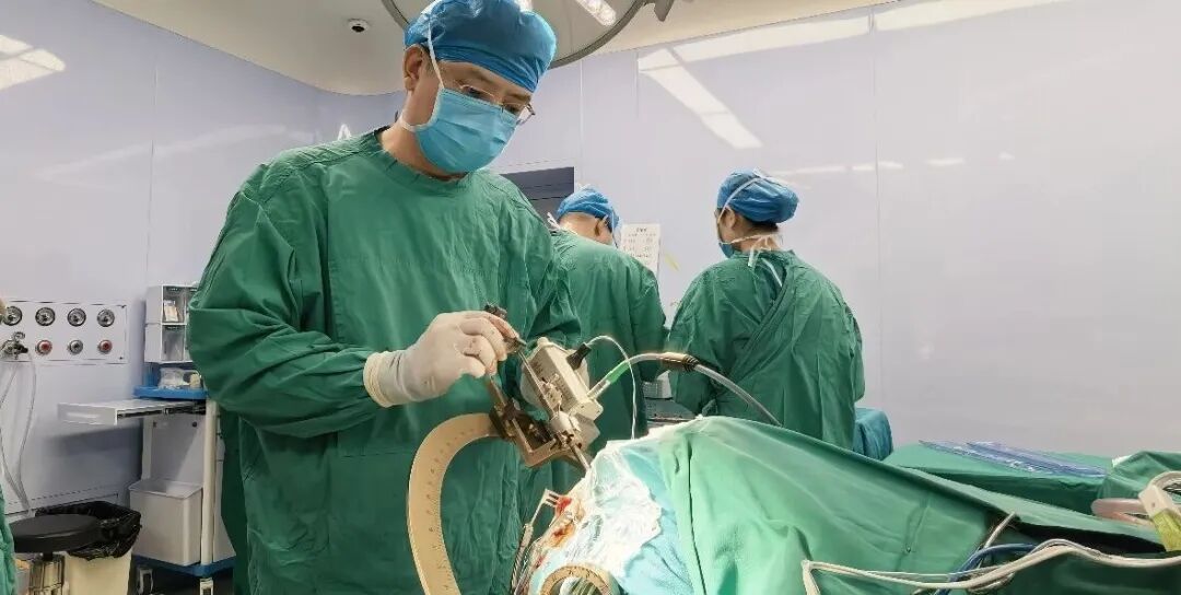 脑机融合,智能闭环!广西首例国产闭环脑深部电刺激手术在桂医大一附院完成